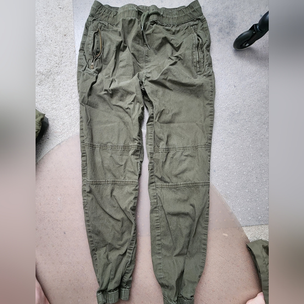 Magellan Outdoors Green Cargo Pants Relaxed Fit - Elastic Waist and Ankles